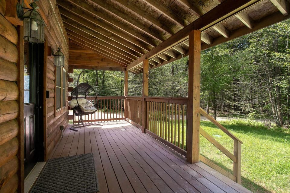 Lakes & Leisure! Spacious Berkshire Getaway House in Becket