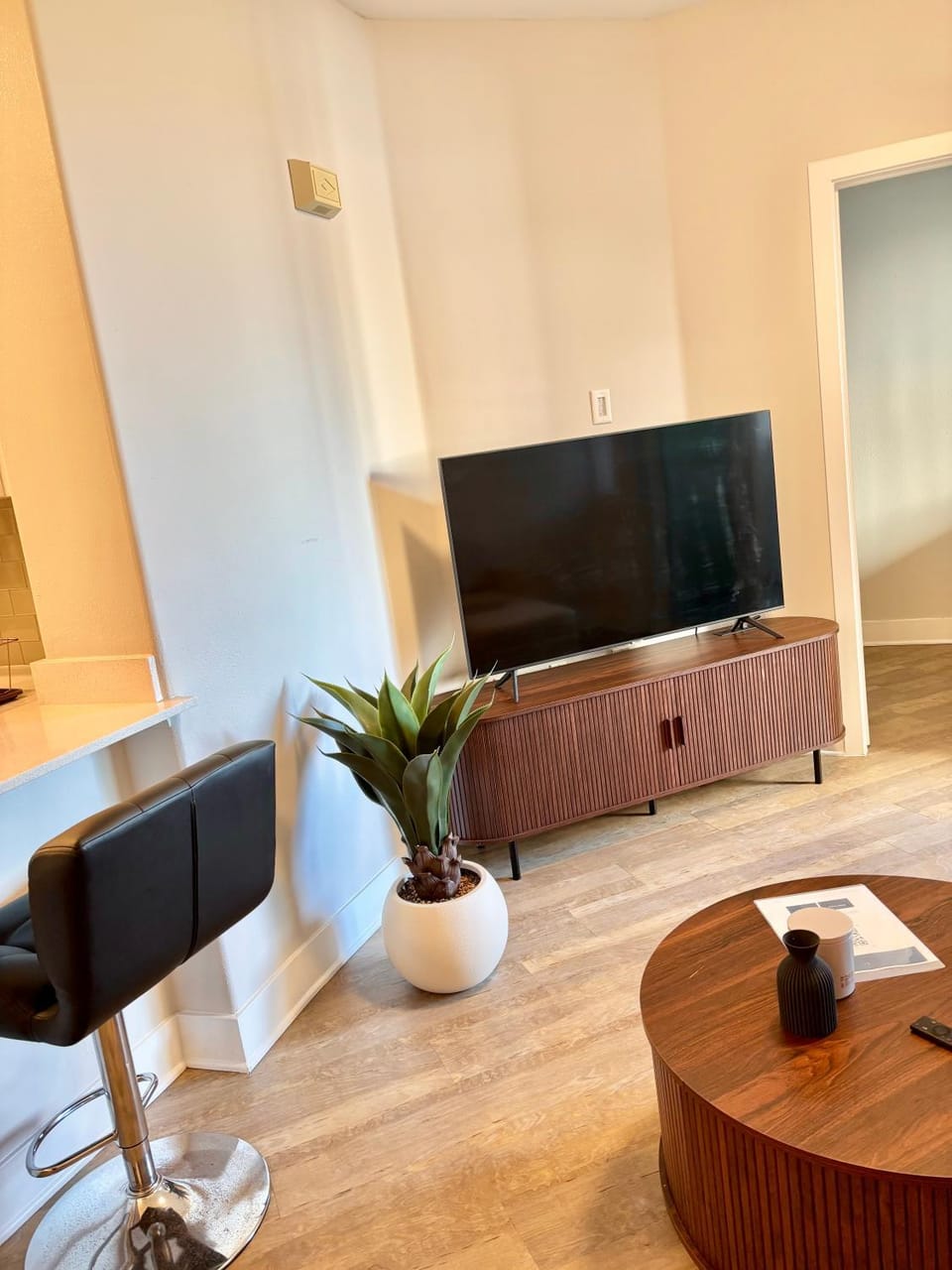Communal lounge/ TV room, TV and multimedia, Living room, Seating area, Evening entertainment