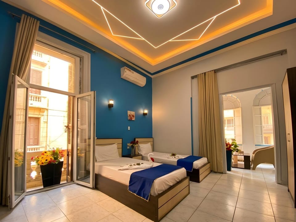 Bed, Photo of the whole room, Bedroom, air conditioner