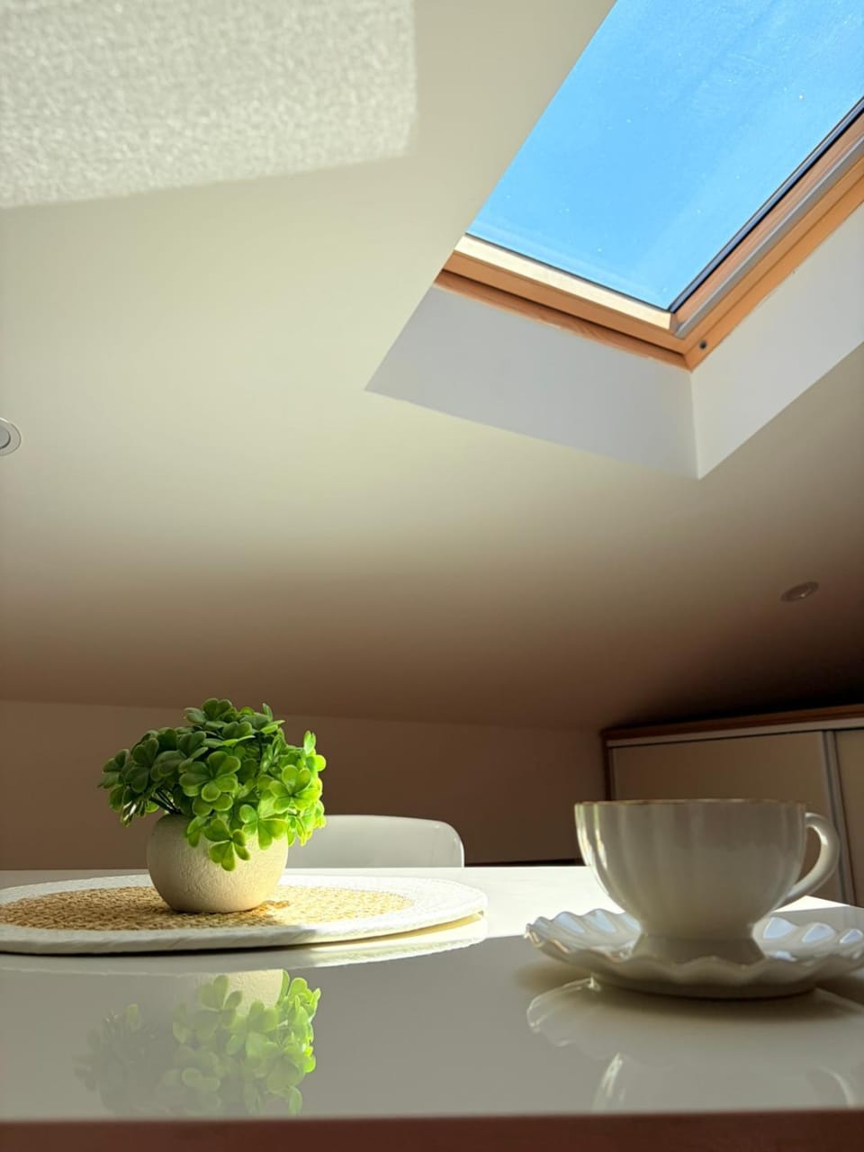 Coffee/tea facilities, Decorative detail, Dining area