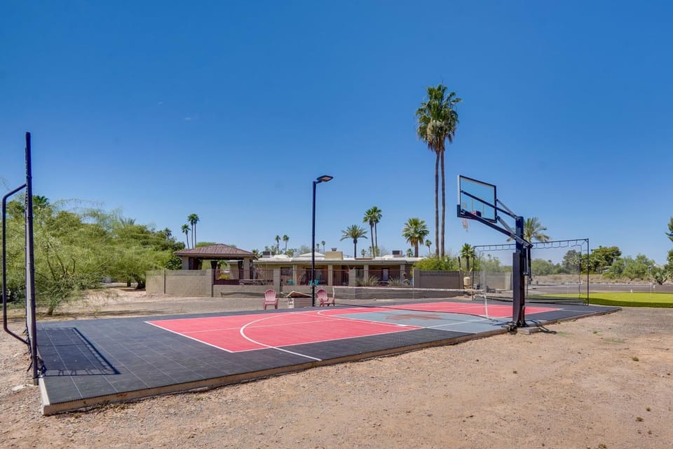 Luxe PV Estate w/ Private Pool & Sports Court! House in Paradise Valley