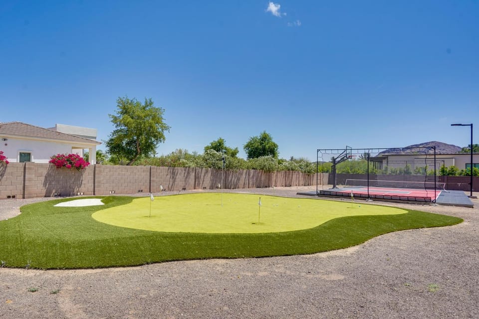 Luxe PV Estate w/ Private Pool & Sports Court! House in Paradise Valley