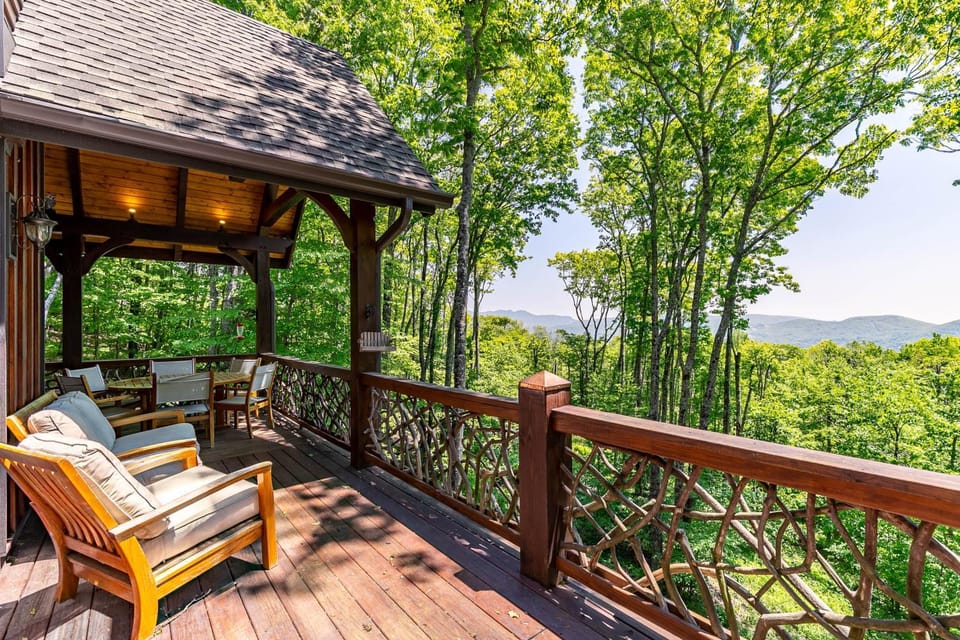 Eagles Landing at Eagles Nest House in Beech Mountain