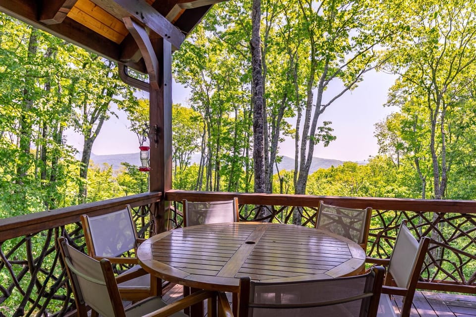 Eagles Landing at Eagles Nest House in Beech Mountain