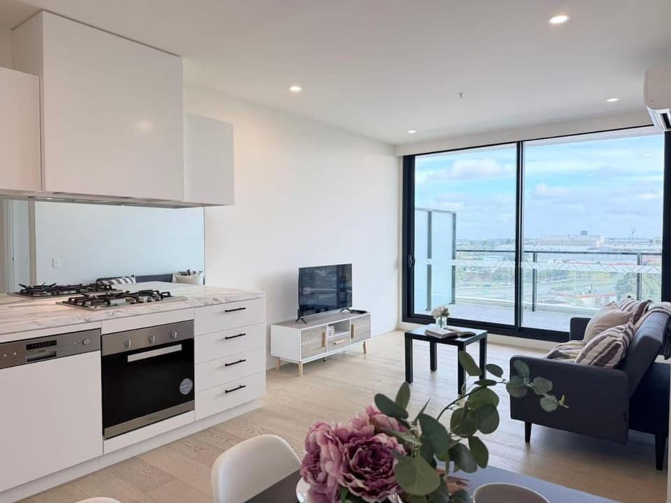 Modern M City Resort Suite 2BR w Balcony Parking M2808 Apartment in City of Monash
