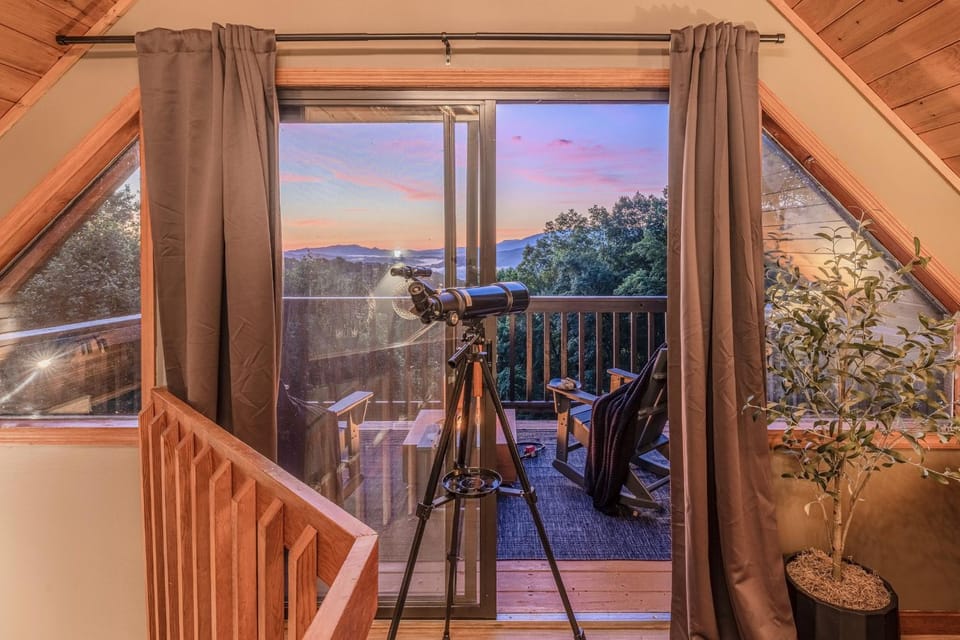 Natural landscape, View (from property/room), Balcony/Terrace, Seating area, Mountain view