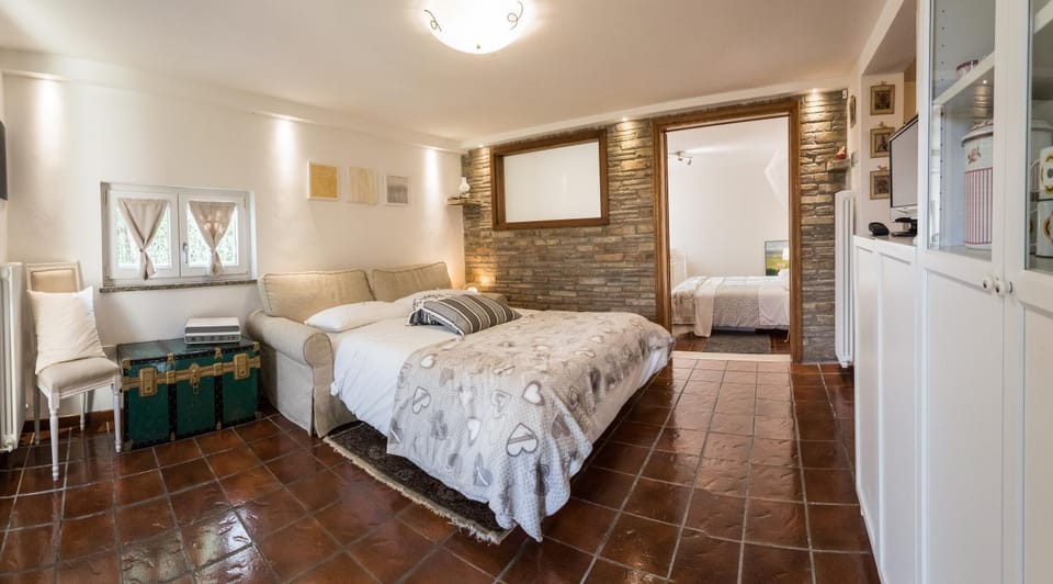 Bed, Seating area