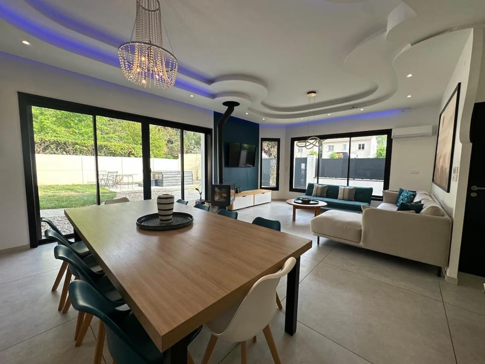 16 personnes - Jacuzzi -Wi-Fi Netflix - Parking Villa in Nouvelle-Aquitaine