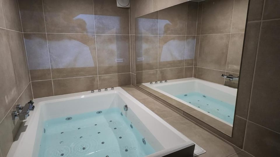 Nymikō suite Apartment in Créteil