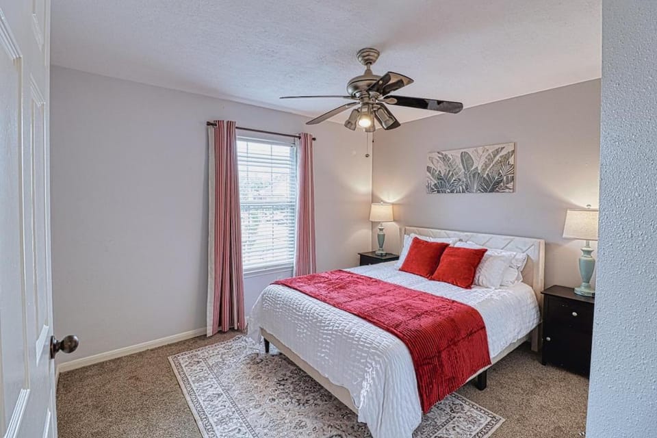 Lux Home Sleep 12 Arcade Gameroom Houston Sugarland House in Missouri City