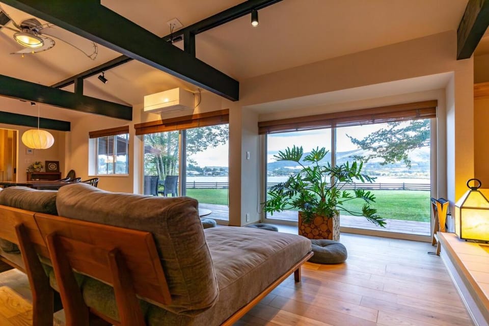Garden, Living room, Photo of the whole room, Garden view, Lake view