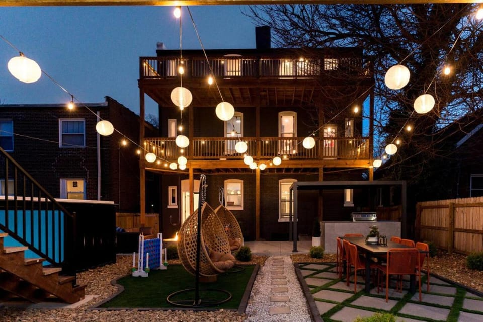 SLPS 30 with POOL 4 King Beds Gym and Sauna House in Saint Louis