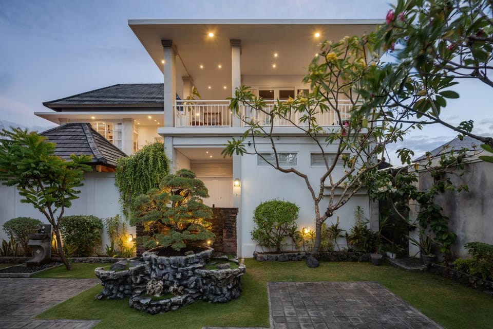Property building, Facade/entrance, Night, Natural landscape, Bird's eye view, Garden, View (from property/room), Other, Photo of the whole room, Decorative detail, On site, Swimming pool, Location, Sunset, Inner courtyard view, sunbed