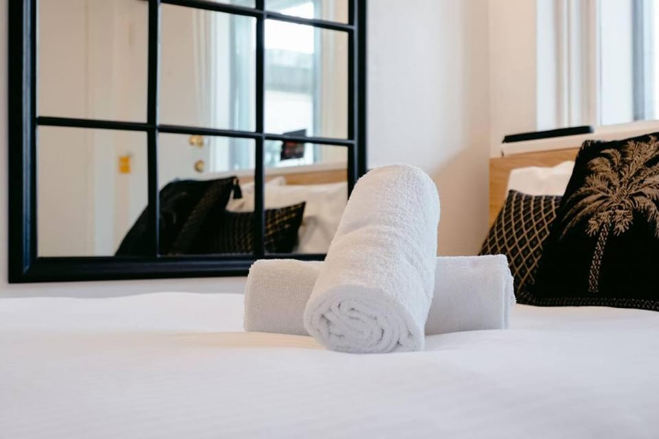 Chic Studio by Luna Park and Beach plus Free Parking Apartment in Saint Kilda