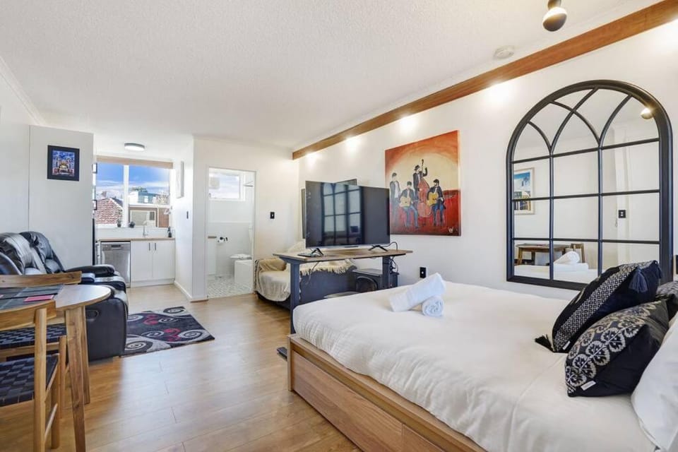 Chic Studio by Luna Park and Beach plus Free Parking Apartment in Saint Kilda