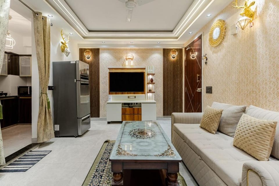 Luxury Stylish Near Metro Shah Mansion by Shahid Apartment in New Delhi