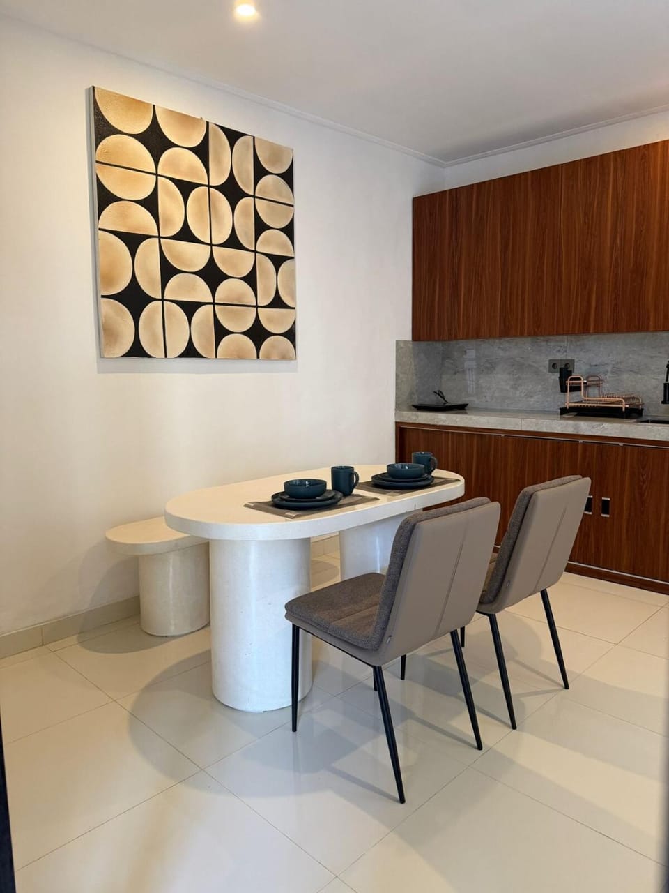 Kitchen or kitchenette, Dining area