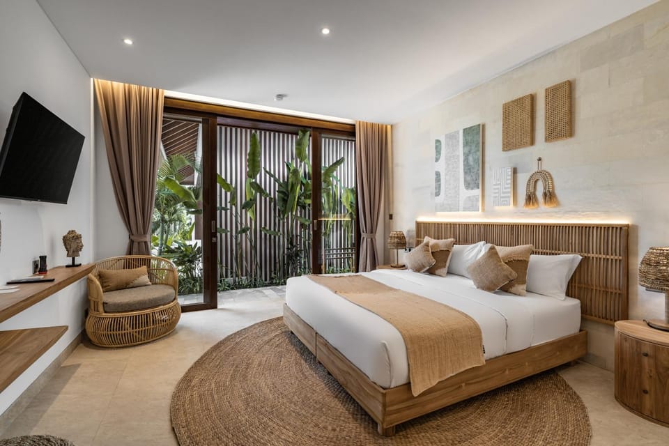Bed, TV and multimedia, Bedroom
