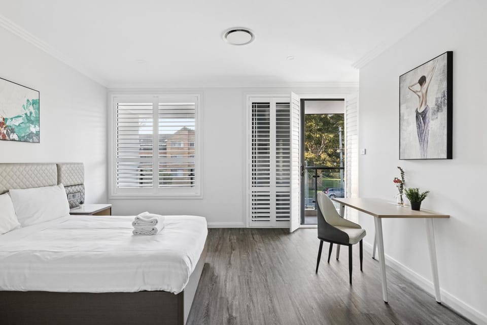 Ensuite Bathroom Comfort Double Bed at Central Cabramatta House in Sydney