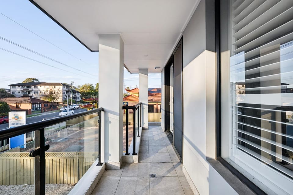 Ensuite Bathroom Comfort Double Bed at Central Cabramatta House in Sydney