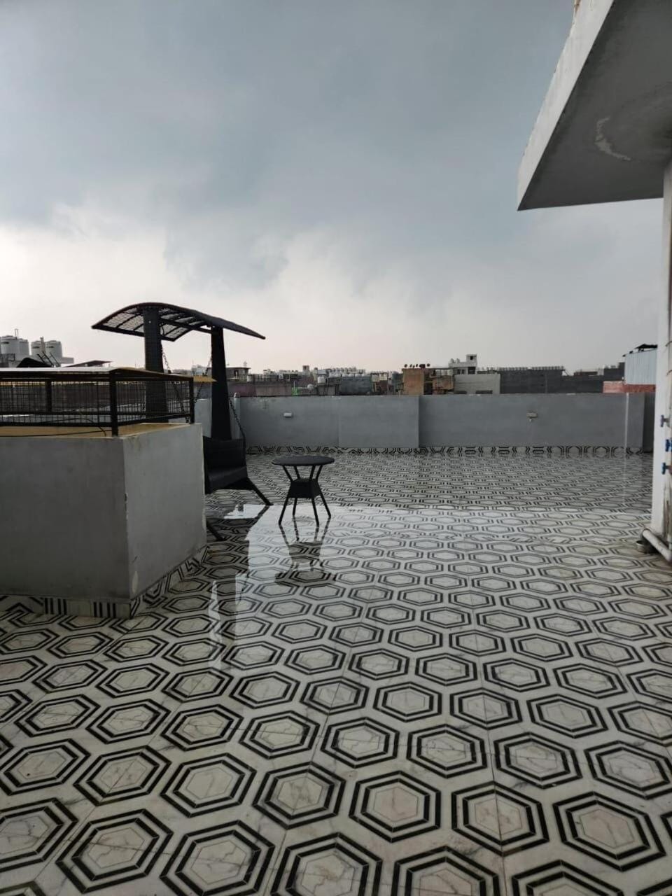 Couple Friendly Stylish Rooftop Retreat by Sanjay Apartment in New Delhi