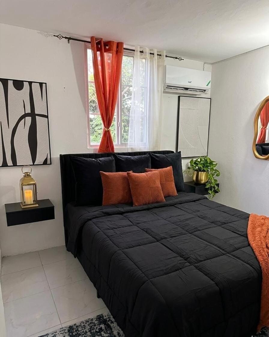 The Urban Retreat - Cozy and Quiet Apartment in Kingston