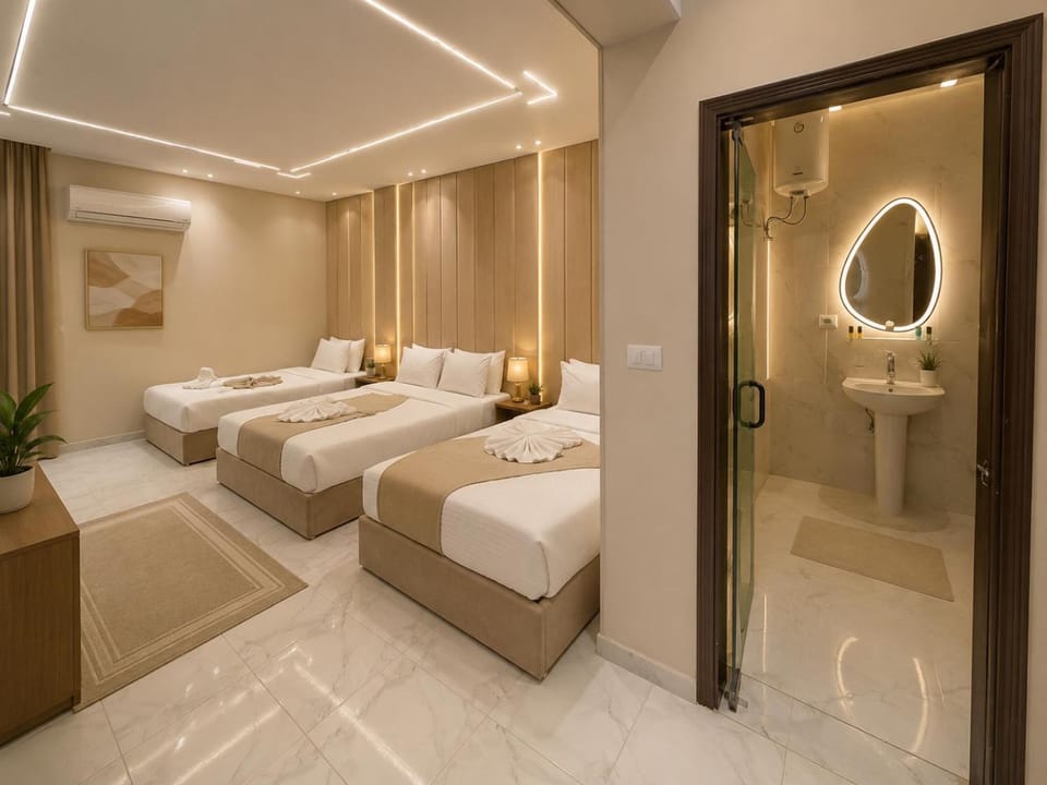Bed, Bathroom, Photo of the whole room, Bedroom, towels