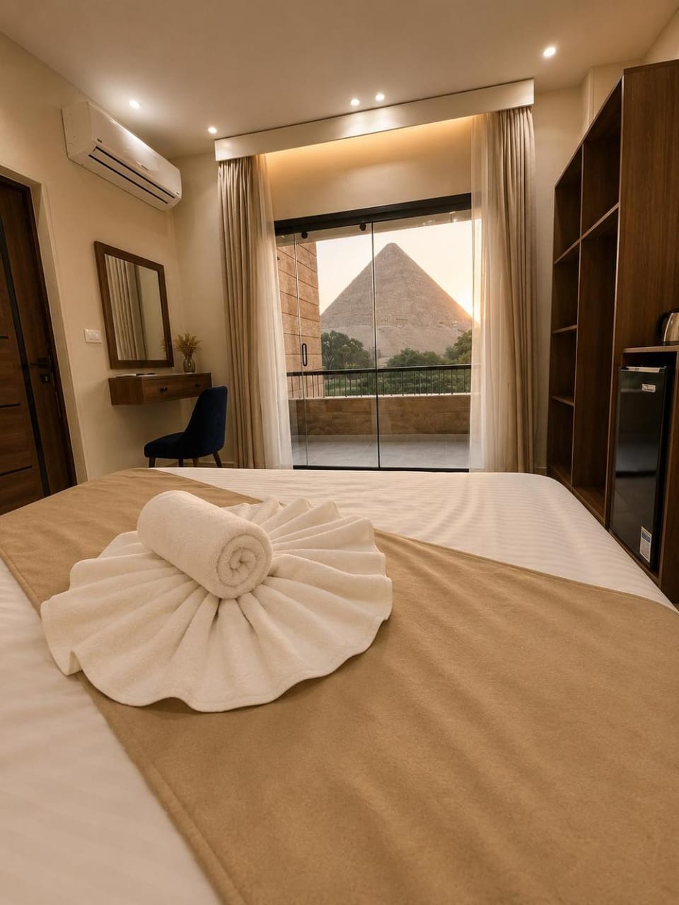 Bed, Photo of the whole room, Bedroom, wardrobe, air conditioner