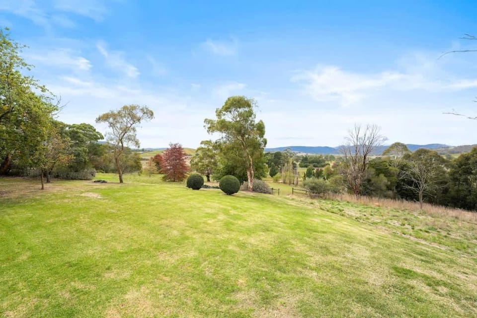 Lux Vineyard 2 bedroom Retreat House in Dixons Creek