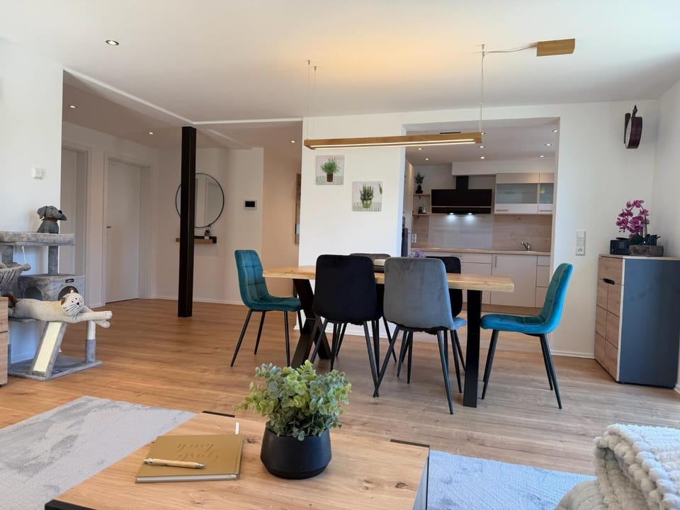 Living room, Seating area, Dining area