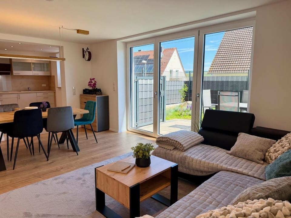 Balcony/Terrace, Kitchen or kitchenette, Living room, Seating area, Dining area