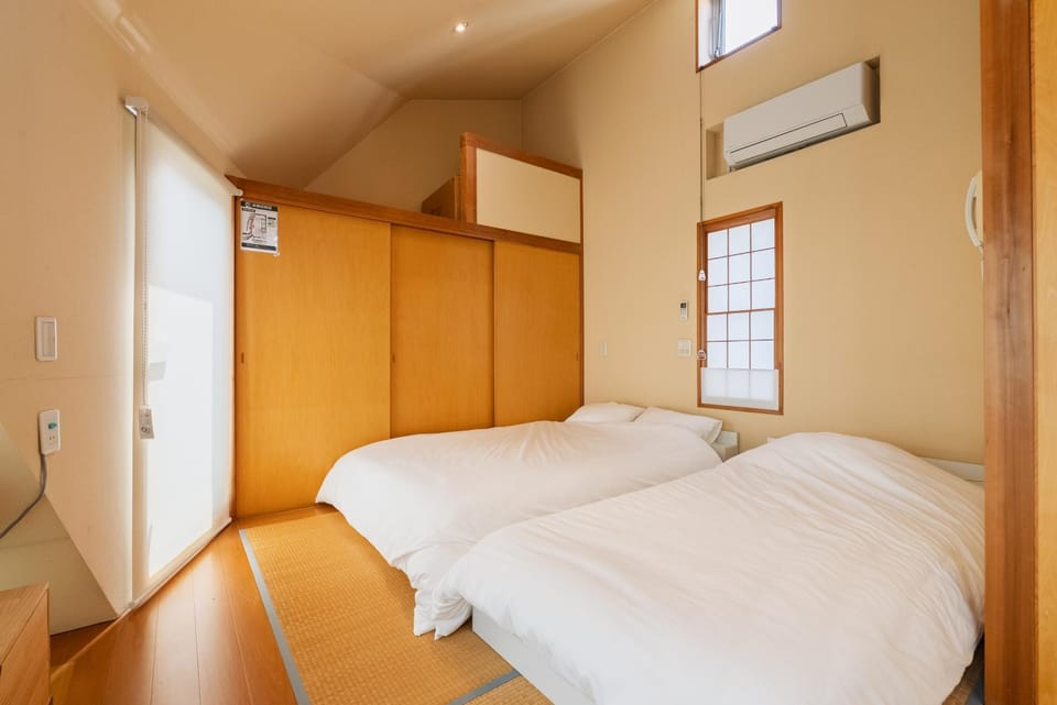 Bed, Bedroom, air conditioner