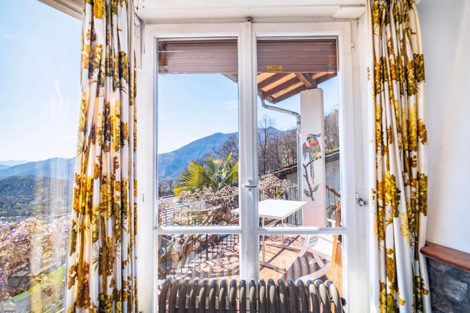 Spring, Day, Natural landscape, View (from property/room), Balcony/Terrace, Dining area, Mountain view