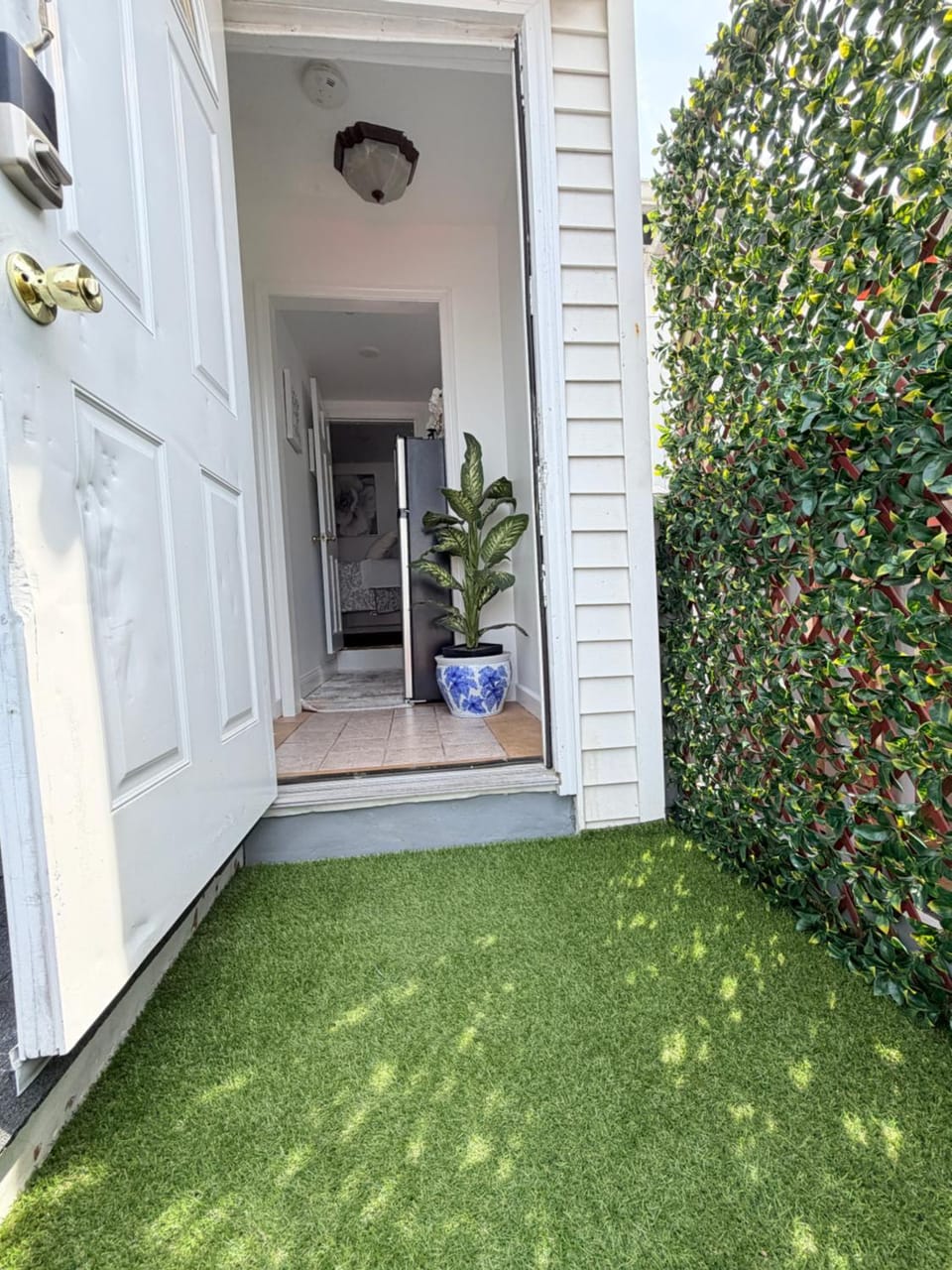 Cozy Private Stay Near NYC & MetLife Stadium Apartment in East Newark
