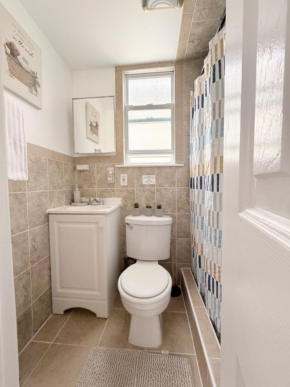 Cozy Private Stay Near NYC & MetLife Stadium Apartment in East Newark