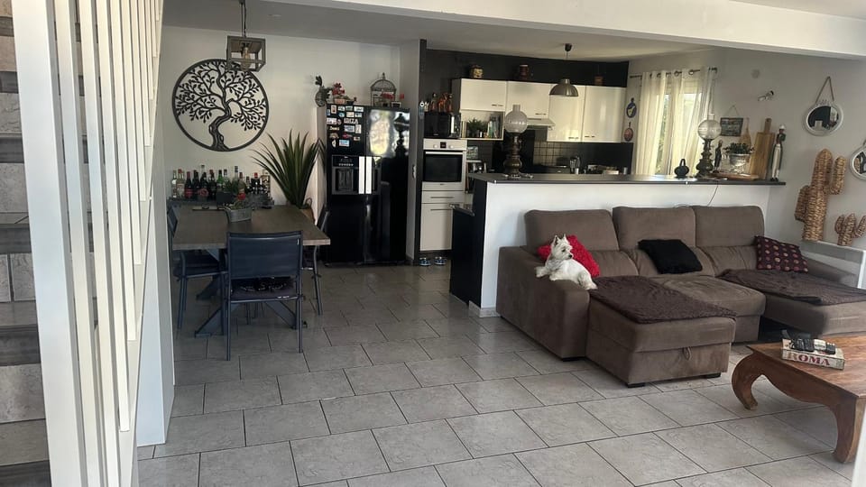 Villa Sud Méditerranée 3 chambres pour 7 personnes arrivées 15h départs 11h Piscine privée proche plages village commerces et Espagne Villa in Occitanie