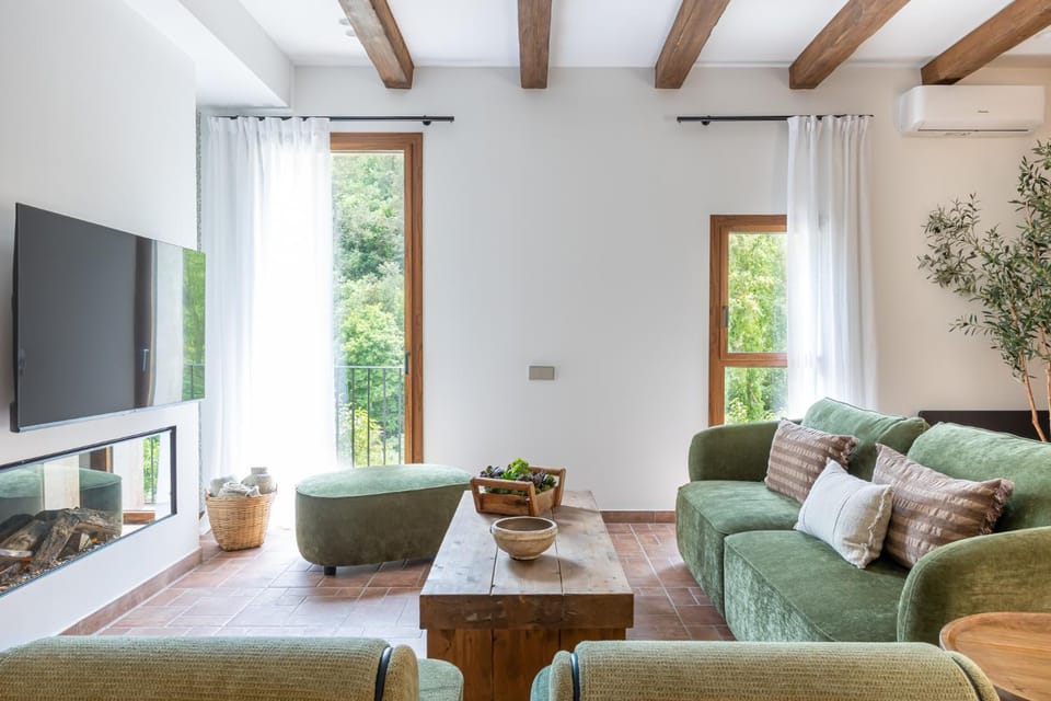 TV and multimedia, Living room, Mountain view, River view, fireplace