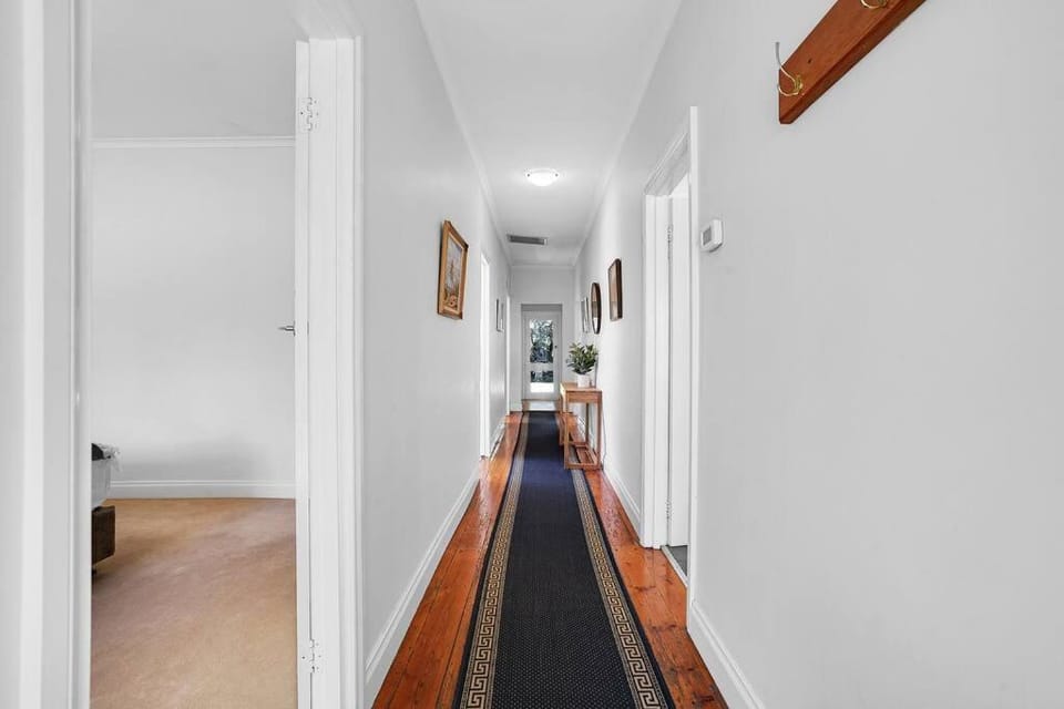 Relaxing 3BR Retreat Close to Beach Historic Port House in Williamstown