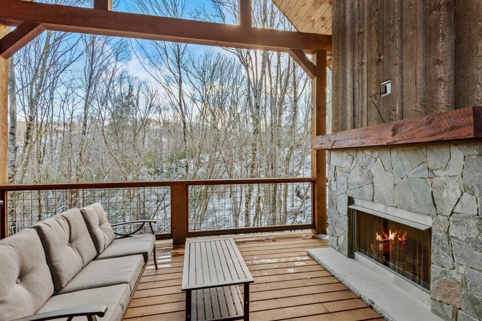 Winewood Haven at Eagles Nest House in Beech Mountain