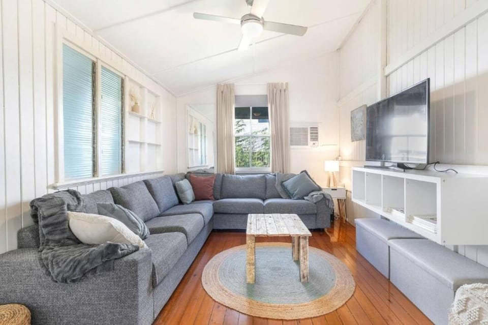 30A Urangan Beach Cottage (Front Property) House in Hervey Bay