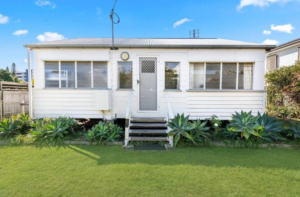 30A Urangan Beach Cottage (Front Property) House in Hervey Bay
