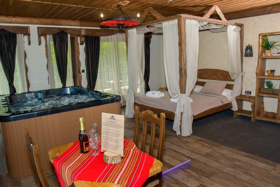 Bed, Hot Tub, Photo of the whole room, Seating area, Family, heating