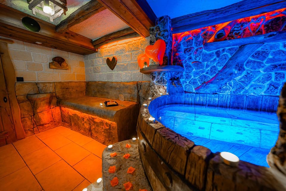 Hot Tub, Massage, Spa and wellness centre/facilities, On site