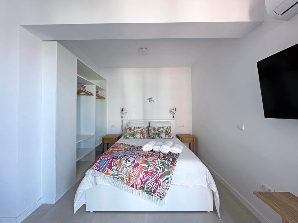 Bed, Photo of the whole room