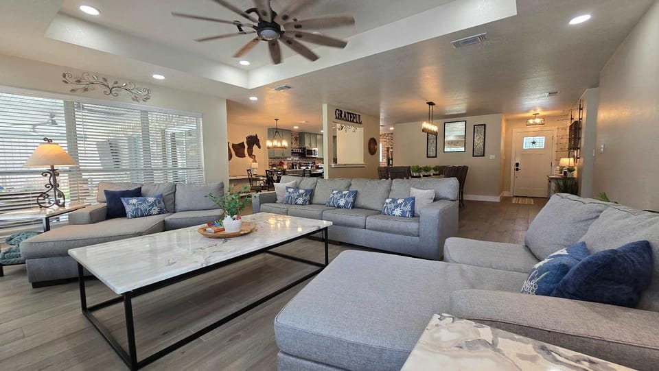 Gruene Gables Pool & Game Room House in New Braunfels