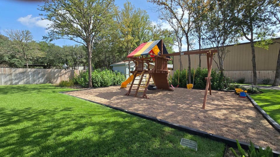 Gruene Gables Pool & Game Room House in New Braunfels