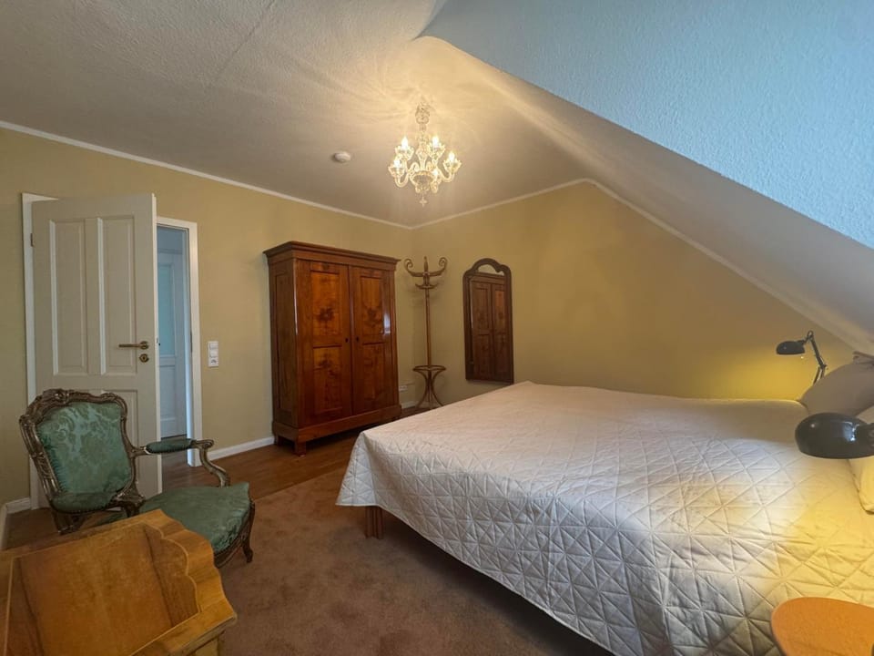 Bed, Photo of the whole room, Bedroom, wardrobe