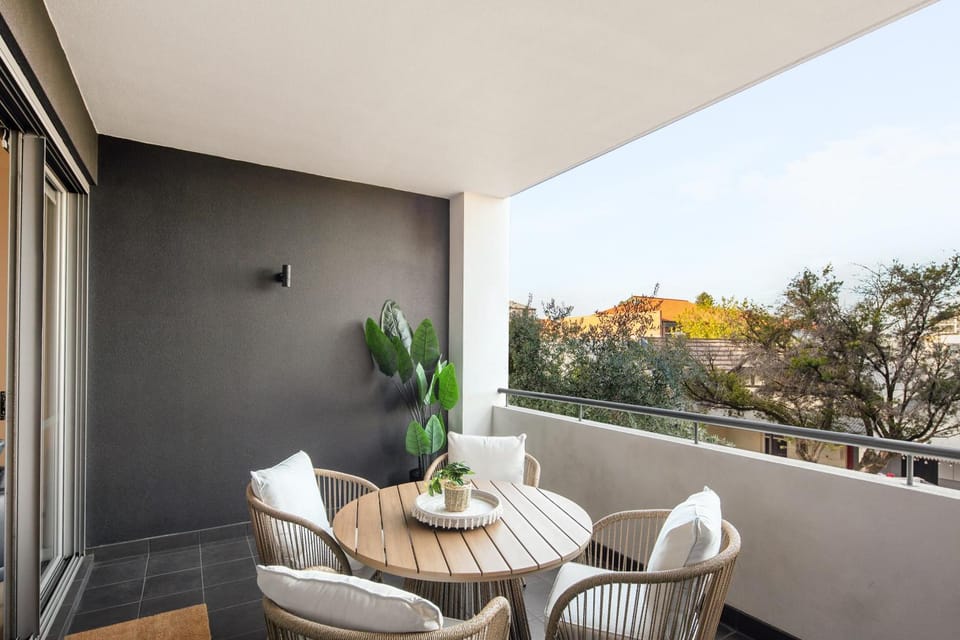 Property building, Balcony/Terrace, Seating area