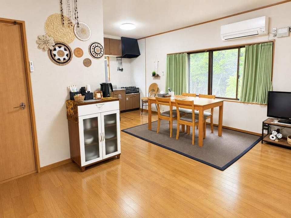 ゲストハウスBUN完全一棟貸しの自然に囲まれたお宿bun House in Tokyo Prefecture