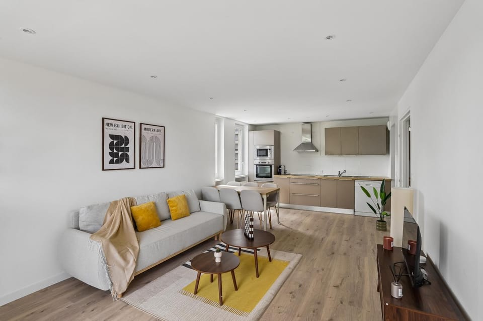 Communal lounge/ TV room, Living room, Seating area